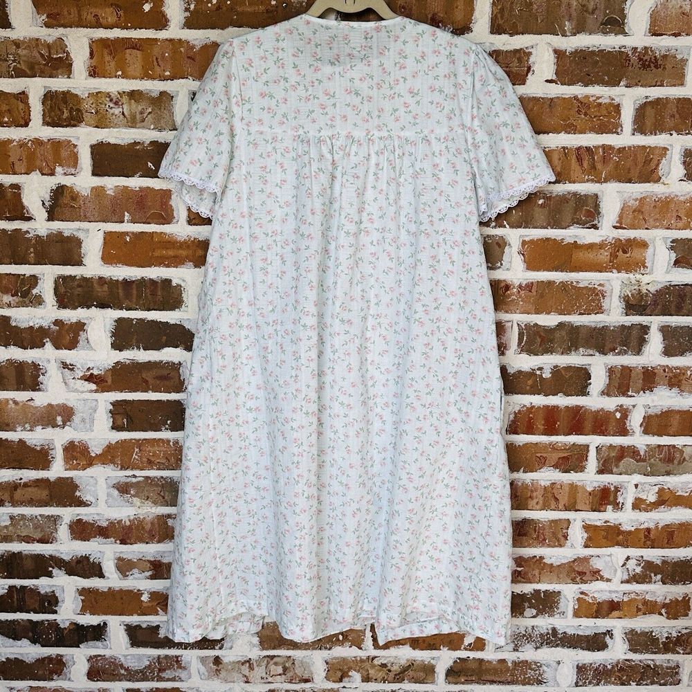 Floral Lace Women's Robe - Picture 9 of 12